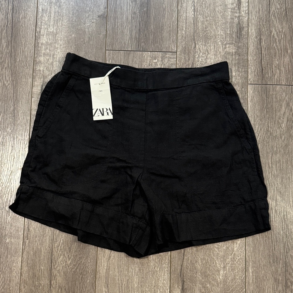 NWT Zara black pull on Mom fit shorts L